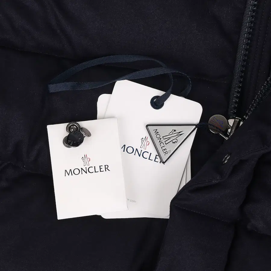 Moncler Végère 法兰绒短款羽绒服