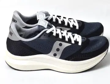 미사용 써코니 엔돌핀 프로 아이콘 러닝화 23.5