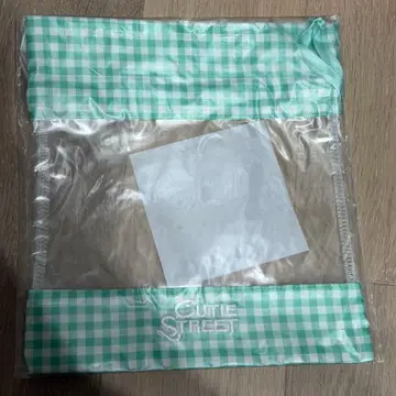 큐스토 이타쿠라 카나 파우치