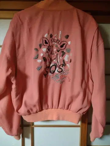 GREENCLUBS 핑크 기린 자수 얇은 소재 점퍼 블루종