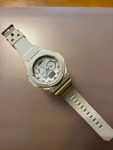 G-SHOCK 화이트 디지털 아날로그 시계