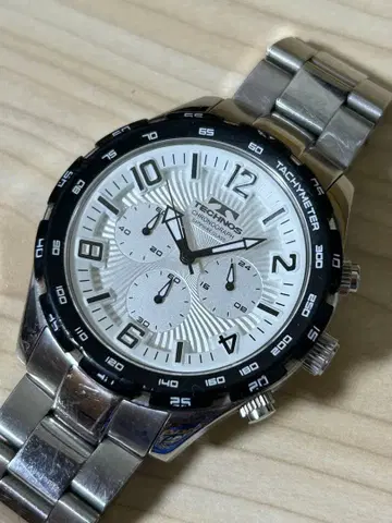 테크노스 크로노그래프 쿼츠 작동 중