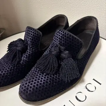 지미추 태슬 로퍼