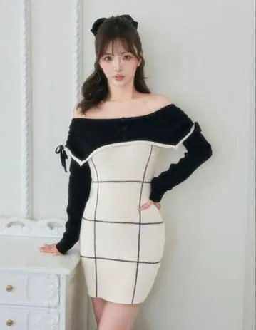 다리치 오프숄더 레이스업 리본 니트 미니 원피스