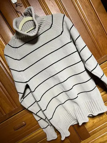 CALL&RESPONSE 스트라이프 터틀넥 니트 콜앤드레스폰스