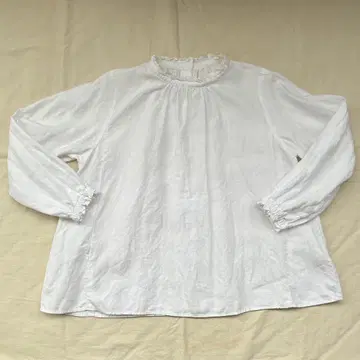 네스트로브 린넨 프릴 블라우스