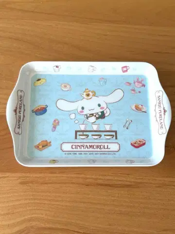 산리오 퓨로랜드 관의 레스토랑 트레이 (시나몬 롤)