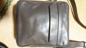 ARMANI 아르마니 가죽 숄더백