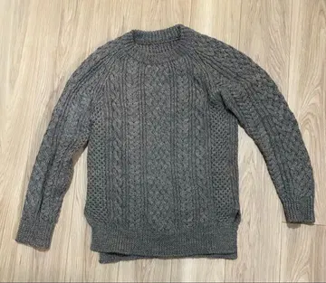 attachment 그레이 케이블 짜임 니트 스웨터