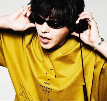 JULIUS 25PF 프린트 티셔츠 907CPM2