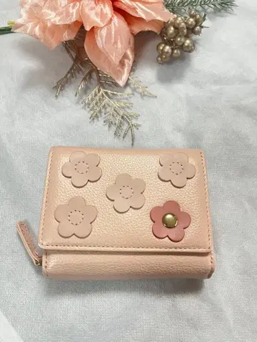 MARY QUANT 3단 폴더형 지갑 플라워 모티브 디자인