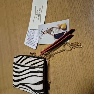 [ 미사용 ] SALON de RUBAN 제브라 패턴 접이식 지갑