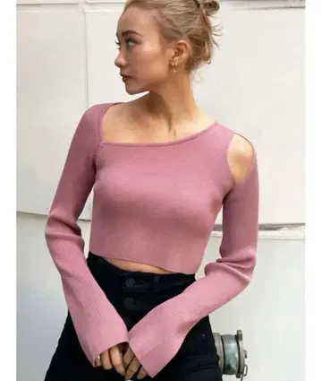 EMODA 에모다 스킨컷라인 니트