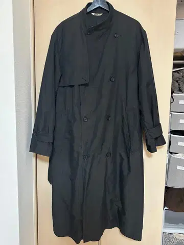 AURALEE 블랙 트렌치코트