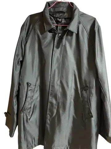 다크 그레이 스트라이프 트렌치코트