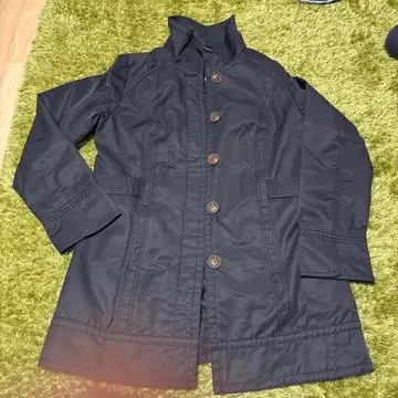 네이비 트렌치코트 버튼 포함