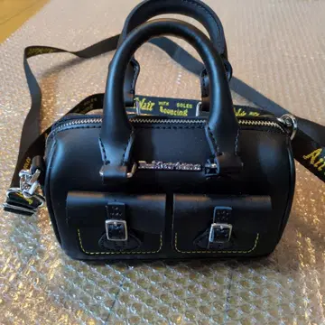 닥터마틴 미니 탑 핸들 백