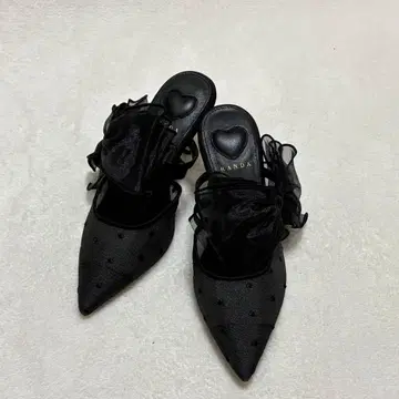 RANDA 쉬폰 리본 하트 뮬 펌프스