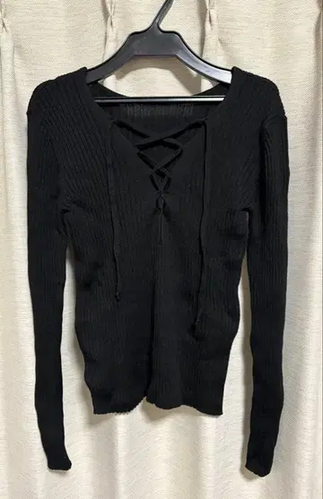 plage 블랙 리브 레이스업 니트