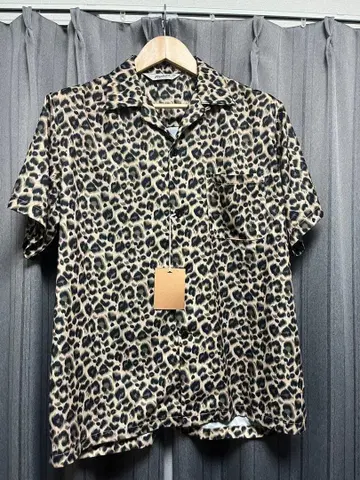 Backers 레오파드 무늬 오픈 카라 반팔 셔츠
