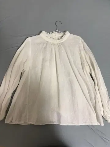 네스트로브 린넨 스탠드 프릴 2way 블라우스