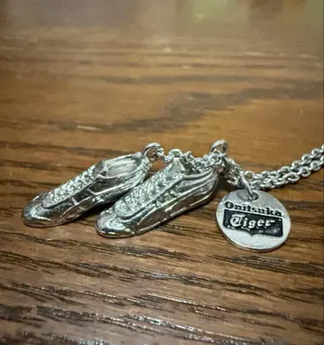 레어 오니츠카타이거 목걸이 아식스 한정품 액세서리 스니커즈