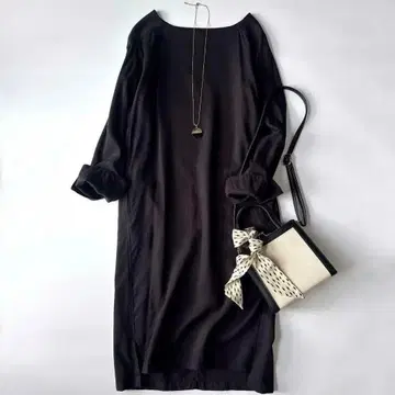 새상품급 갤러리 바이 리오셀 레이온 스퀘어 넥 롱 원피스 블랙