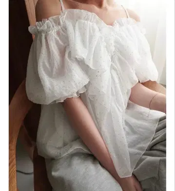 스퀘어 프릴 페플럼 블라우스