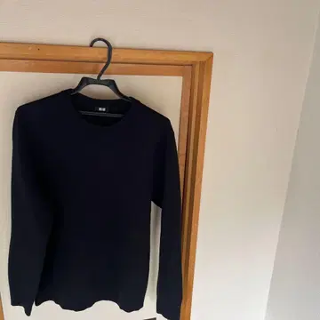 유니클로 워셔블 밀라노 리브 크루넥 스웨터 블랙 481722