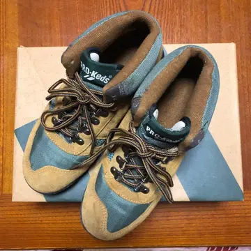 PROKEDS 등산화 사이즈 24cm. 색상 브라운과 그린. 남성용