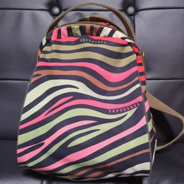 얀슈나 스트라이프 패턴 백팩