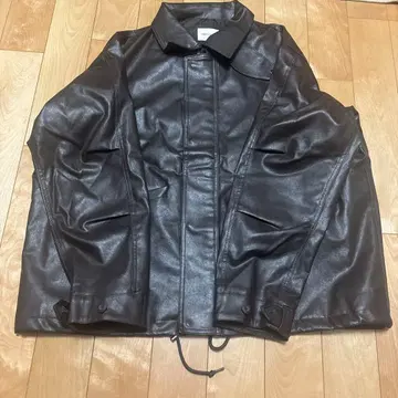 다크 브라운 가죽 자켓