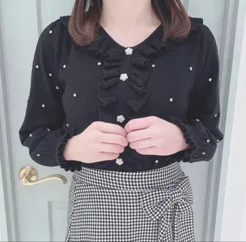 evelyn 비쥬 프릴 니트 블랙