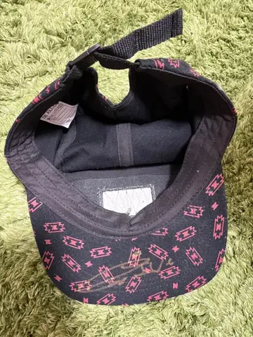 IU 사인 포함 캡