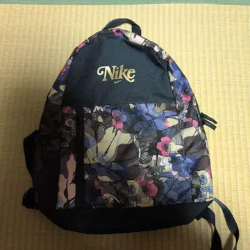 NIKE 플라워 패턴 백팩