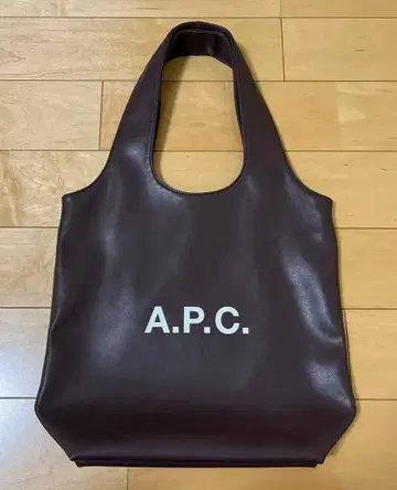 A.P.C. NINON 스몰 토트백 다크 브라운