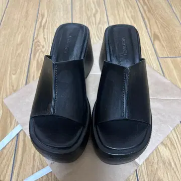 EMODA 블랙 플럼프 플랫폼 샌들 통굽 힐