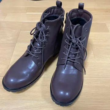 브라운 레이스업 부츠