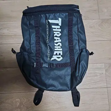 THRASHER 블랙 백팩