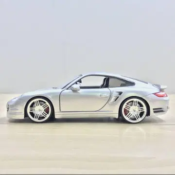 JADA 포르쉐 911 터보 1/24 스케일 모델