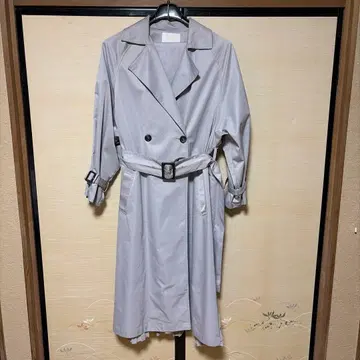 후즈 후 치코 라이트 그레이 플리츠 트렌치코트 봄 아우터 색스