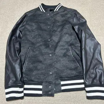 바시티 자켓 L 사이즈 블랙 카모플라쥬 가죽 소매