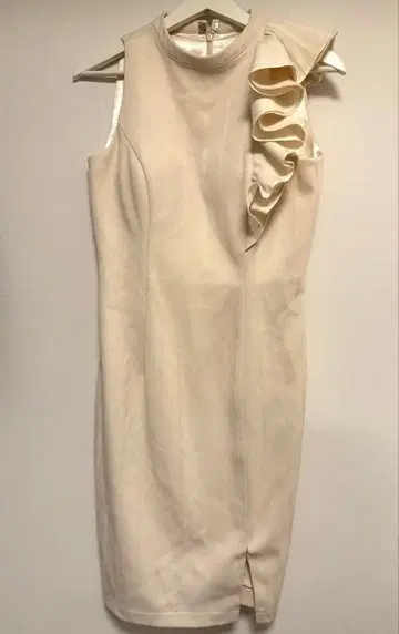 아이보리 프릴 슬리브리스 드레스 DEA ROBE de FLEURS