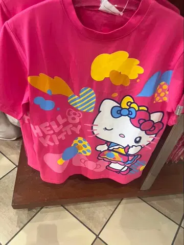 USJ 한정판 25th 키티 T셔츠 M 사이즈