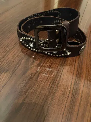 다크 브라운 가죽 스터드 벨트 HTC 계열