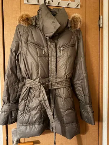 다크 브라운 다운 자켓 퍼 포함