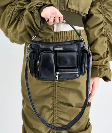 ANNA SUI NYC 멀티 포켓 치비 백 에나멜 백 블랙