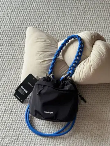 topologie 숄더백 블랙/블루