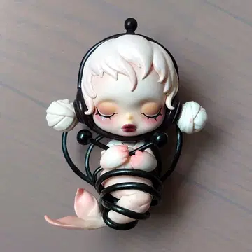 POP MART SKULLPANDA 스컬팬더 The Constaint