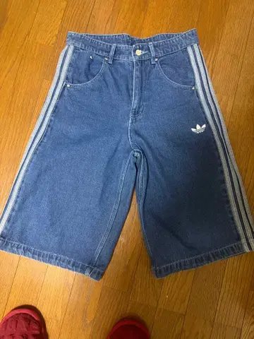 adidas 스트라이프 디자인 데님 하프 팬츠